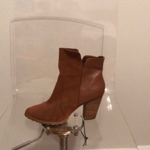 Brown tahari boots